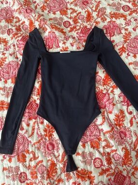 Aritzia black long sleeve bodysuit size 2XS